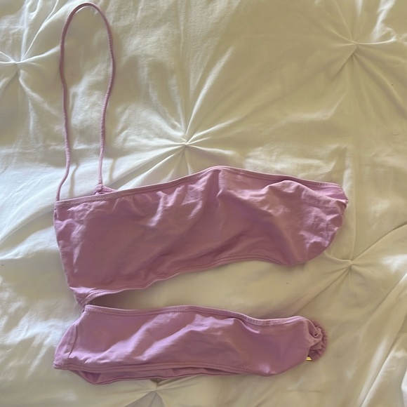 Princess Polly crop top, one sided spaghetti strap, gold ringlets on other side - Picture 1 of 3